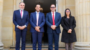 El ministro del Interior, Armando Benedetti, recibiendo a los presidentes del Congreso, Julián López (Cámara de Representantes) y Lido García (Senado), en compañía de Angie Lizeth Rodríguez Fajardo, Secretaria General [&hellip;]