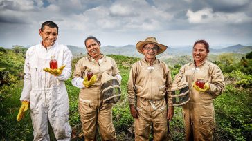 6 billones de pesos ha desembolsado el gobierno a través de esquemas de crédito asociativo, colectivo e integrador, canalizando recursos vitales hacia cadenas productivas estratégicas como el arroz, cacao, café, aguacate […]