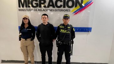 Alejandro Lyons Muskus, fue capturado y enviado a La Picota  &nbsp; Política  El exgobernador de Córdoba, Alejandro Lyons Muskus, ha sido detenido por las autoridades colombianas tras su llegada al [&hellip;]