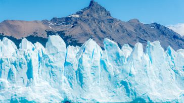 El Glaciar Perito Moreno, en Argentina, es una maravilla dinámica conocida por su constante avance y las espectaculares rupturas de su frente. Por otro lado, el Glaciar Bismarck se ubica [&hellip;]