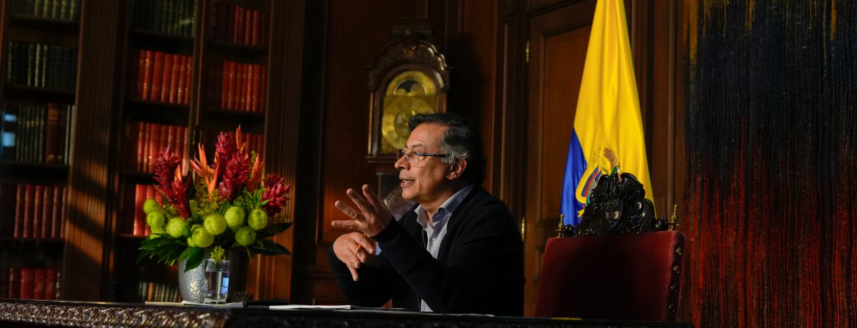 El presidente Petro  reiteró sus críticas a la oposición, a la que calificó de «traidores a la patria» por presuntamente buscar injerencia extranjera en decisiones judiciales del país.     […]