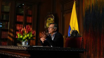 El presidente Petro  reiteró sus críticas a la oposición, a la que calificó de «traidores a la patria» por presuntamente buscar injerencia extranjera en decisiones judiciales del país.     […]