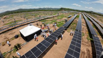 El Parque Solar Puerta de Oro, el proyecto fotovoltaico más grande en construcción en Colombia     Primicia Diario El Parque Solar Puerta de Oro, el proyecto fotovoltaico más grande […]