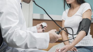 Durante la menopausia, la disminución de los estrógenos provoca una alteración en el perfil lipídico.   Salud El colesterol es una sustancia grasa vital para el organismo, pero niveles elevados […]