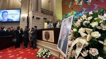 El cuerpo de Miguel Uribe Turbay es velado en una capilla ardiente instalada en el Congreso de la República, donde diversas personalidades y ciudadanos le rinden un último homenaje. &nbsp; [&hellip;]