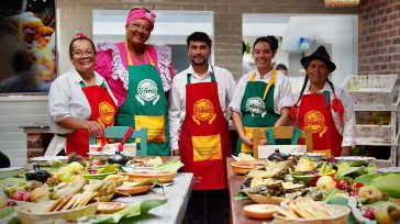 Mamá Luz y su equipo de cocineros, Big Mama y Águeda Rodríguez     Ana Carolina Zapata Bogotá, Colombia En un país donde el conflicto ha dejado cicatrices profundas, un […]