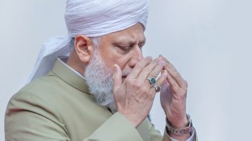 Su Santidad Hazrat Mirza Masrur Ahmad, el Quinto Jalifa &nbsp; &nbsp; El Quinto Jalifa de la Comunidad Musulmana Ahmadía visitará Colombia para promover la paz &nbsp; &nbsp; Víctor Hugo Lucero [&hellip;]