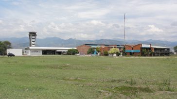 La terquedad territorial les impide haber pensado primero en usar el aeropuerto Santa Ana de Cartago, construido en alto porcentaje y por estos días en mínimo  funcionamiento, a solo 10 […]