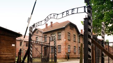 Este fue el principal campo de concentración alemán de Auschwitz en Polonia, que funcionó de 1940 a 1945, utilizando antiguos cuarteles del ejército austriaco y polaco.       María […]
