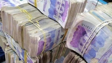 «La lista de tributos y la minucia conque los han buscado parecen ser   una actuación del marido decapitado de María Antonieta unos días antes de que comenzara la revolución de […]