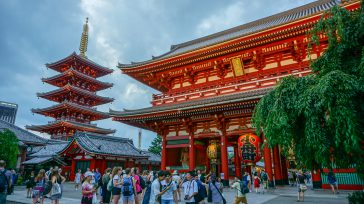 El templo Sensō-ji es el más antiguo de Tokio, ubicado en Asakusa. Se caracteriza por su  puerta de entrada, la Kaminarimon o «Puerta del Trueno», y la pagoda de cinco […]