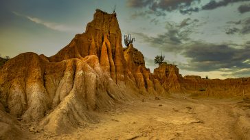 El Desierto de la Tatacoa es un semiárido natural ubicado en el departamento de Huila, Colombia, conocido por sus áridos y rojizos laberintos de tierra erosionada y por ser un […]