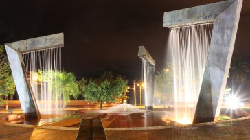 Monumento a las Arpas, un emblemático monumento y fuente en la ciudad de Villavicencio, Colombia.