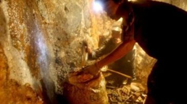 Las zonas más ricas y disputadas por el oro en Antioquia son el Bajo Cauca (municipios como Cáceres, Caucasia, El Bagre, y Tarazá) y el Nordeste Antioqueño (Remedios y Segovia), […]