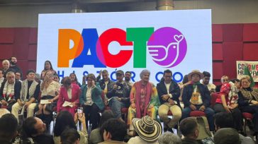 El Tribunal Superior de Bogotá suspendió el fallo del Consejo Nacional Electoral (CNE) que dejaba a medias la fusión de los partidos que conforman la coalición del Pacto Histórico.   […]