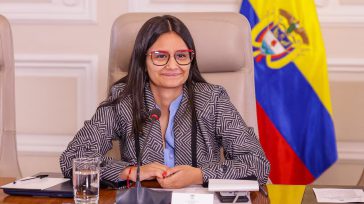 Angie Lizeth Rodríguez Fajardo, quien se desempeña como directora administrativa de la Presidencia. Rodríguez asumirá como Ministra de la Igualdad encargada.   Primicia Diario En un movimiento que busca apaciguar […]