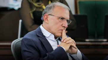 Roy Barreras Montealegre   Política Primicia Diario El precandidato presidencial Roy Barreras Montealegre, a días de oficializar su aspiración, lanzó una fuerte denuncia que sacude la gestión pública en las […]