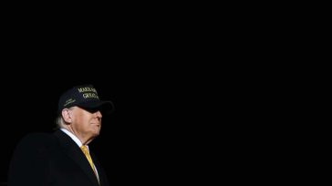 Donald Trump   Jhonny Alexis Lizcano L. Esta parece ser la máxima que suele utilizar en los negocios y en la política Donald Trump, para justificar sus decisiones controversiales y […]