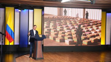 El presidente Gustavo Petro Urrego, explicando a la prensa internacional como su gobierno ha logrado los mayores decomisos de cocaína en el mundo.        Rafael Camargo Vásquez Gobierno  […]