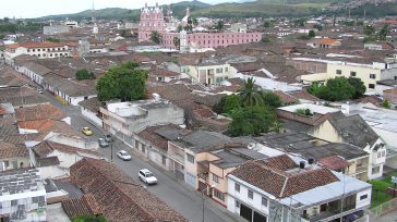 Guadalajara de Buga es una ciudad colombiana con un trazado urbano tradicional caracterizado por tejados de arcilla y calles coloniales, enmarcada por el verde de las colinas. Al fondo, destaca […]