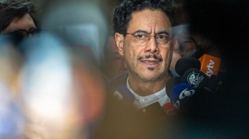 Iván Cepeda se ubica entre los  favoritos  para ocupar la Presidencia de la República      Javier Sánchez Política El Tracking Digital de octubre, elaborado por la firma Guarumo Ecoanalítica, […]