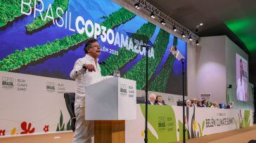 El presidente de los colombianos, Gustavo Petro, ante más de 140 delegaciones y 198 países signatarios, el gobernante planteó la necesidad de una inversión titánica de «500 mil millones de […]
