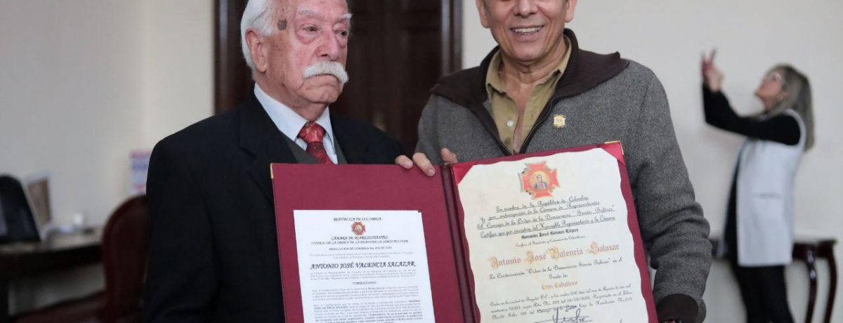 La Orden fue impuesta por el  representante de la Comisión Séptima, doctor Germán José Gómez López, en una ceremonia que contó con la asistencia de amigos e invitados, y fue […]