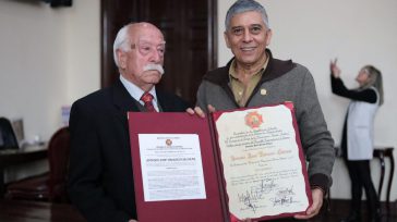 La Orden fue impuesta por el  representante de la Comisión Séptima, doctor Germán José Gómez López, en una ceremonia que contó con la asistencia de amigos e invitados, y fue […]