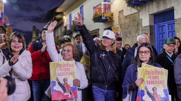 Destino: Plaza de Bolívar. Cumplimos el compromiso de dialogar de cara a la ciudadanía y fortalecer el mandato popular &nbsp; Una crónica visual del cambio: estos instantes capturan la intensa [&hellip;]
