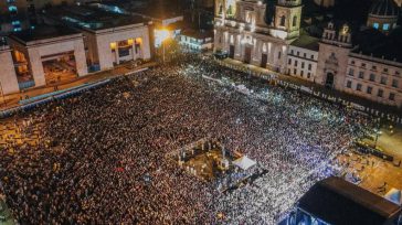 Petro ha extendido un llamado a la ciudadanía para volcarse a las plazas públicas  en defensa de la «soberanía y la democracia». &nbsp; &nbsp; Primicia Diario  Política    Bajo una [&hellip;]