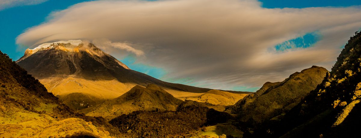 El Parque Nacional Natural Los Nevados emerge como un santuario donde las cumbres gélidas y los páramos de frailejones custodian el corazón hídrico del Eje Cafetero. Este paisaje, de una [&hellip;]