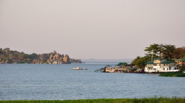 Mwanza es la principal ciudad portuaria de Tanzania a orillas del Lago Victoria, famosa por sus singulares formaciones de rocas gigantes que emergen del agua. El paisaje combina una vibrante [&hellip;]