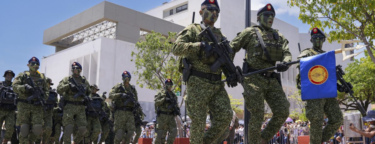 El candidato Iván Cepeda envió una carta abierta a las Fuerzas Militares para desmentir rumores sobre recortes y garantizar la estabilidad de sus salarios y pensiones. Con esta acción, busca [&hellip;]