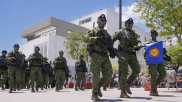 El candidato Iván Cepeda envió una carta abierta a las Fuerzas Militares para desmentir rumores sobre recortes y garantizar la estabilidad de sus salarios y pensiones. Con esta acción, busca [&hellip;]