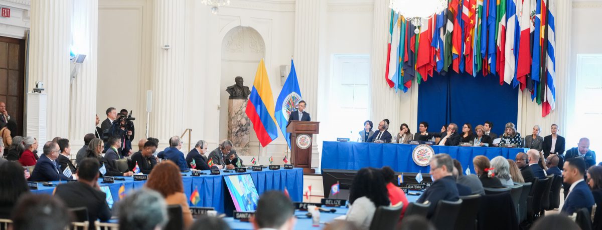 Petro reafirmó ante la OEA que «ningún país debe invadir a otro», rechazando cualquier intervención militar en Venezuela y abogando por la legalidad internacional. Propuso reestructurar la Carta Democrática para [&hellip;]