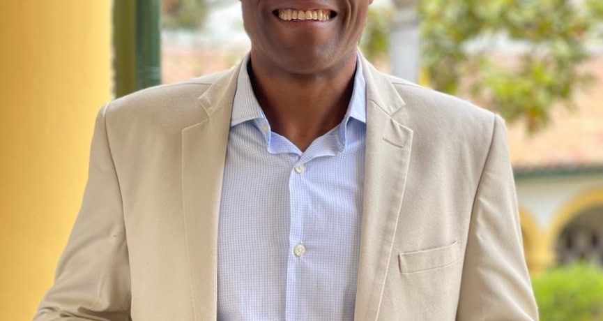 Libardo Asprilla &nbsp; Política Primicia Diario Libardo Asprilla presenta una plataforma legislativa cimentada en su propia historia de superación, transformando su vivencia personal de llegar a Bogotá con «mil pesos [&hellip;]