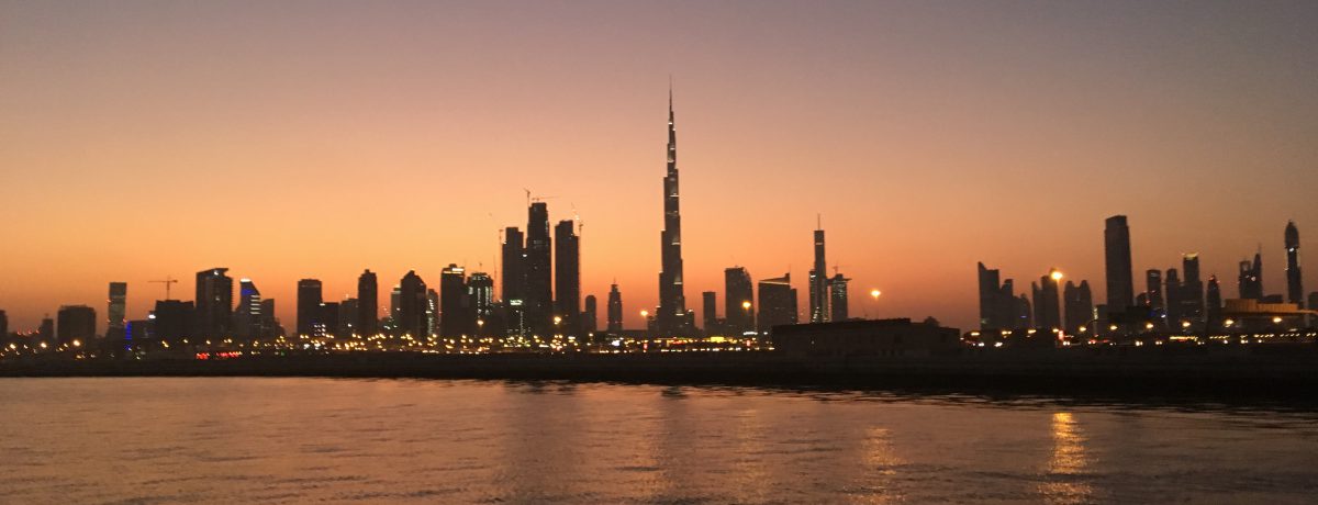 El Burj Khalifa se erige como la cúspide de la ingeniería moderna, ostentando el título de la estructura más alta del mundo con 828 metros de altura. Su diseño, inspirado [&hellip;]