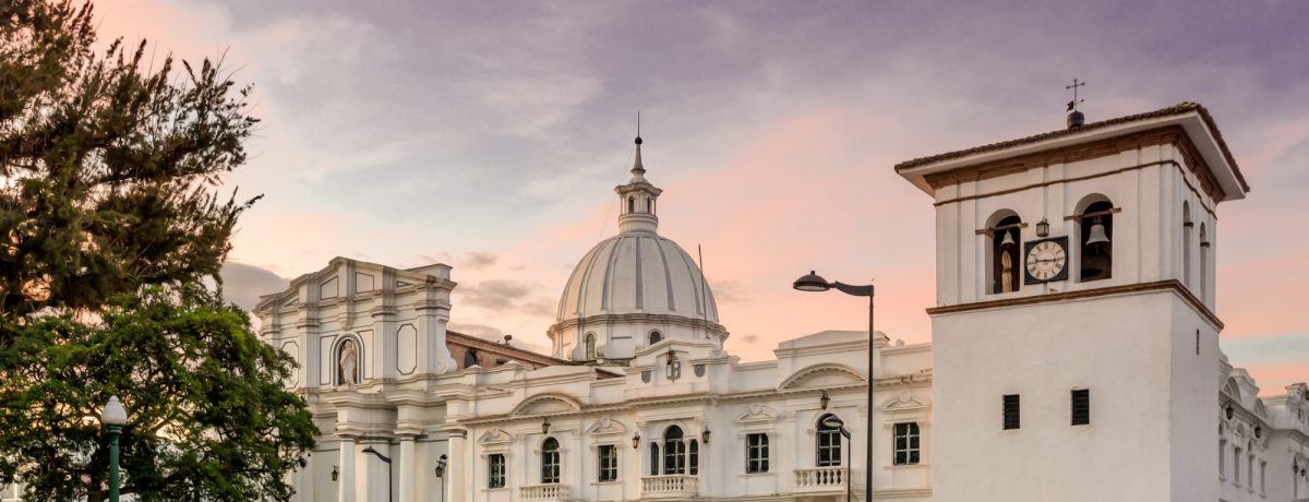 La Torre del Reloj se erige como la «nariz de Popayán», un símbolo colonial de 1673 que custodia el centro histórico con su imponente estructura de ladrillo. La  Catedral Basílica [&hellip;]