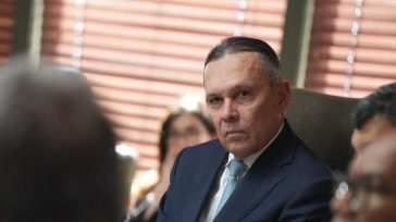 Efraín Cepeda Sarabia,precandidato presidencial, senador de la República y jefe del Partido Conservador.  &nbsp; Javier Sánchez Política En el complejo ajedrez político colombiano, las piezas han comenzado a moverse de [&hellip;]