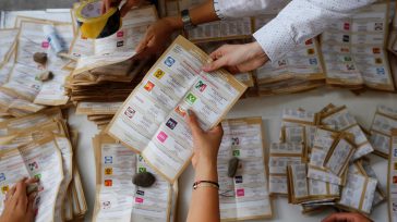 El fraude no comienza el domingo de elecciones; se ejecuta silenciosamente meses antes en las notarías y puestos de inscripción. &nbsp; &nbsp; Javier Sánchez Primicia Diario Lo que para el [&hellip;]