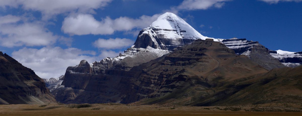 El Monte Kailash en el Tibet es un epicentro de paz espiritual sagrado para cuatro religiones, donde la prohibición de escalarlo preserva una atmósfera de respeto y quietud absoluta. Su [&hellip;]
