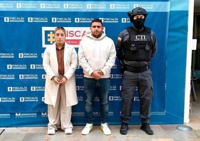 Felipe Gilinski, un impostor que cambió legalmente su apellido para simular cercanía con la poderosa familia banquera, estafó a la élite antioqueña mediante falsos negocios de inversión. Su sofisticado engaño [&hellip;]