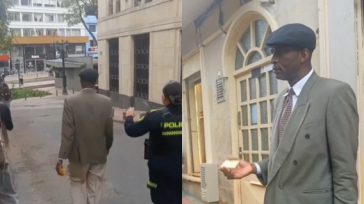 El hombre fue capturado tras ser señalado de tragarse una esmeralda valorada en $1.000.000. El incidente, que ya es objeto de investigación judicial, ha puesto en alerta a los comerciantes [&hellip;]