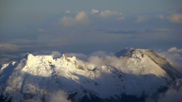 Tras la erupción en el pico central, las imágenes confirman el colapso de una sección del glaciar, evidenciando el impacto térmico sobre la cumbre. &nbsp; Neiva  Primicia Diario La Oficina [&hellip;]