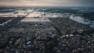 Montería bajo el agua  &nbsp; &nbsp; &nbsp; Rafael Camargo Vásquez Enviado Especial  En una respuesta contundente frente a la emergencia que azota el norte del país, el Gobierno Nacional, a [&hellip;]