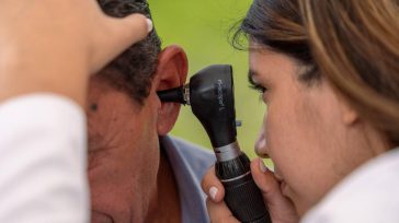 Otoscopio Robin Prieto Cuando un cuerpo extraño —ya sea animado o inanimado— penetra en el pabellón auricular, el médico recurre a un instrumento extraordinario, hoy considerado pilar fundamental de cualquier [&hellip;]