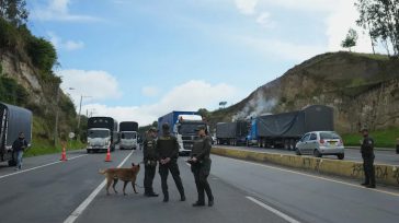 La Policía de Ecuador halló ocho cabezas humanas en vías del Guayas junto a panfletos que anuncian una «limpieza social» bajo la consigna «prohibido robar». El macabro hallazgo, que suma [&hellip;]