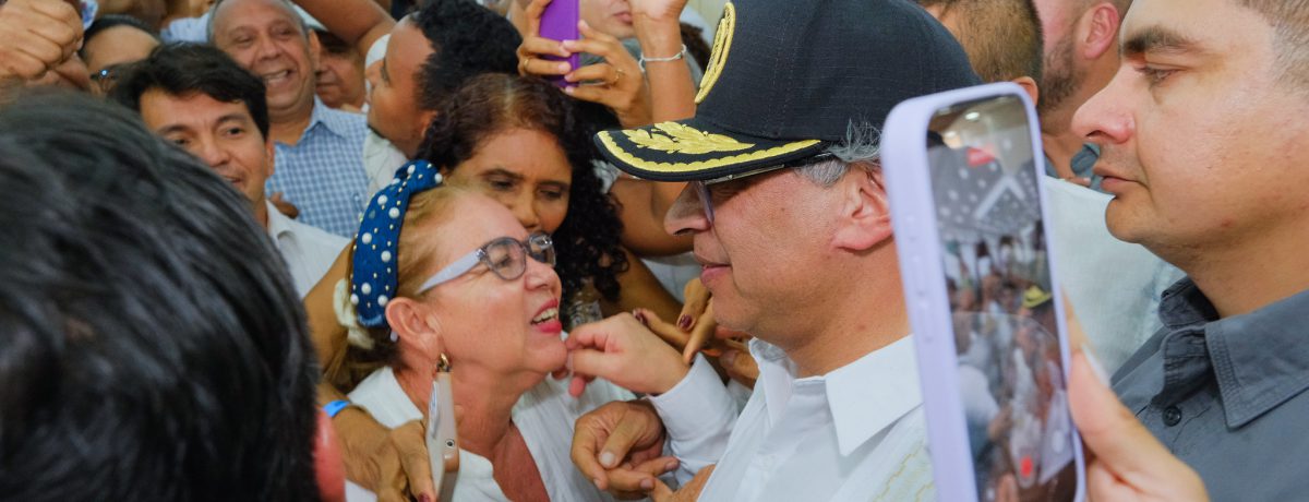 El presidente Gustavo Petro afirmó que el Presupuesto General de la Nación no debe ser un «borrador de técnicos», sino un proyecto político que refleje el «amor nacional». Su objetivo [&hellip;]