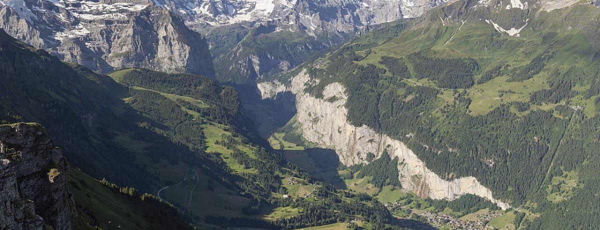 El majestuoso Valle de Lauterbrunnen destaca por sus profundos acantilados de roca y verdes praderas, custodiados por los imponentes picos nevados de los Alpes suizos. Es mundialmente conocido como el [&hellip;]