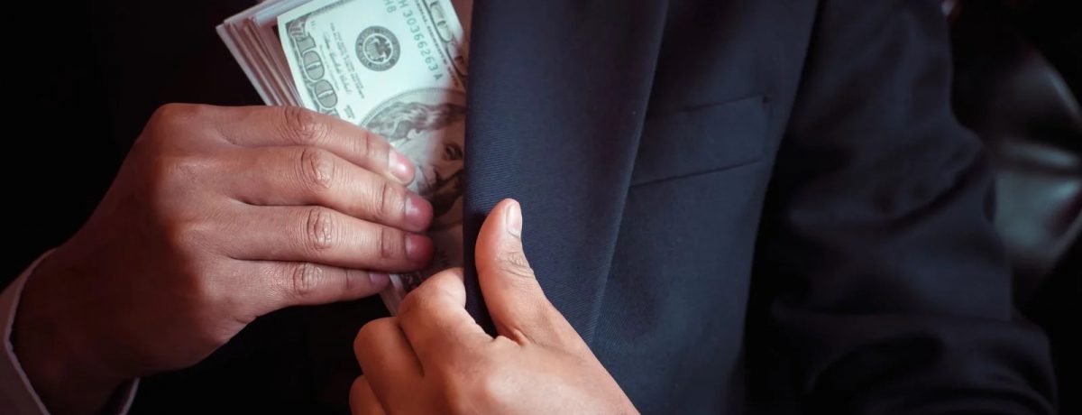 Las investigaciones revelan que 28 congresistas tramitaron contratos multimillonarios en los que ellos mismos designaban al contratista, asegurando para sí comisiones ilícitas de entre el 10% y el 20%. &nbsp; [&hellip;]